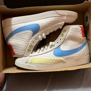 Women’s 9.5 Blazer mid 77. Sail/university blue. Deadstock